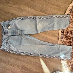 Levi's premium ribbon cropped Denim 29 x 26